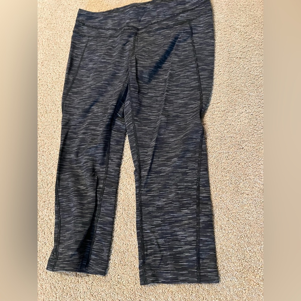 Lucy Gray Patterned cropped Leggings